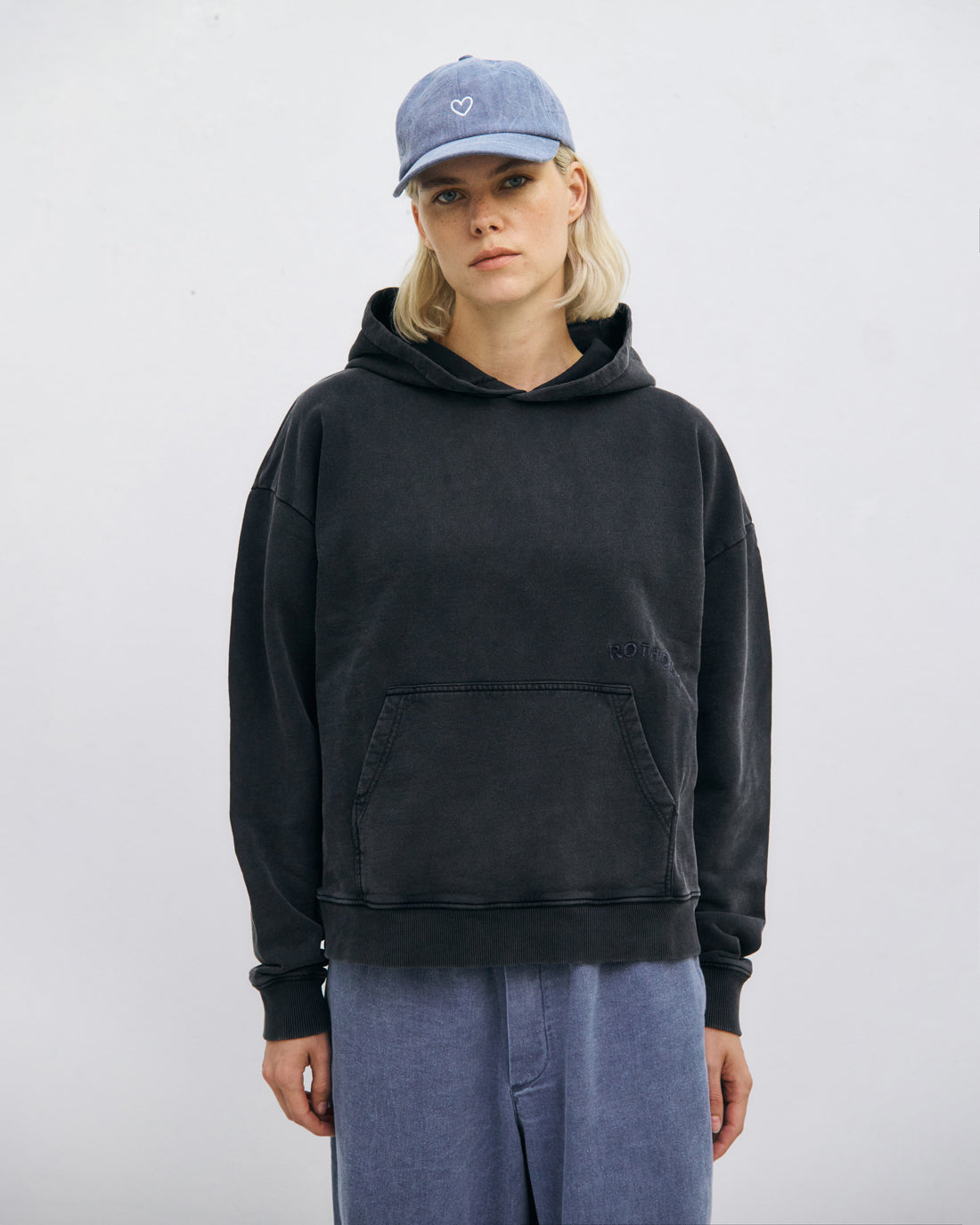 Sweatshirts & Hoods - Women
