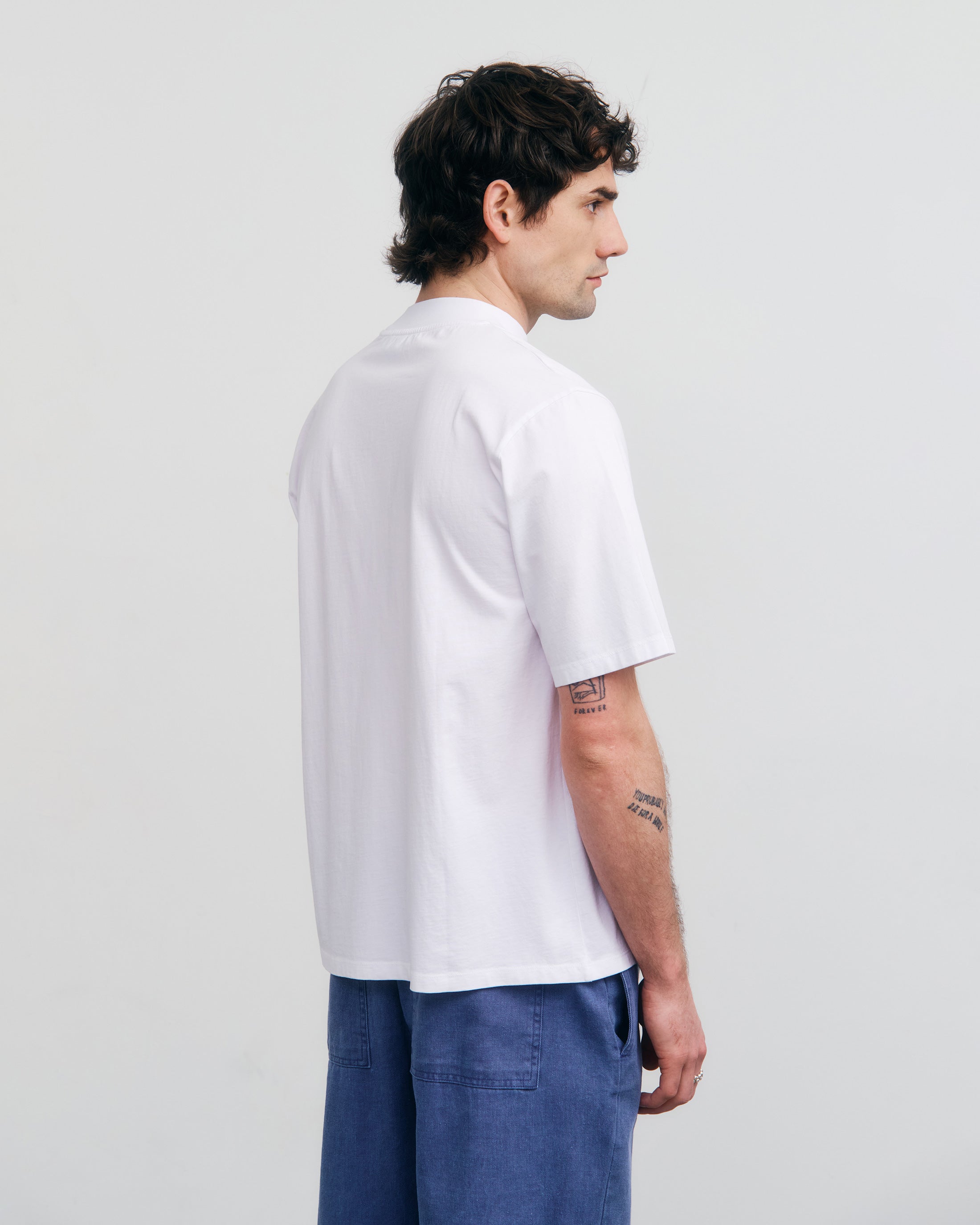 T-Shirt mit Breitem Kragen - Weiß